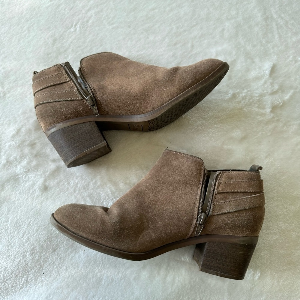 Sonoma Sonya Taupe Zipper Ankle Boots